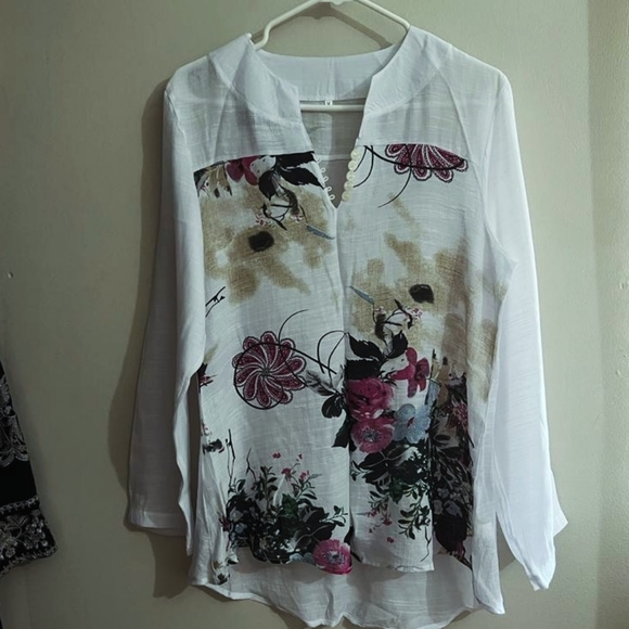 Ladies long T shirt Small size available - Picture 2 of 2